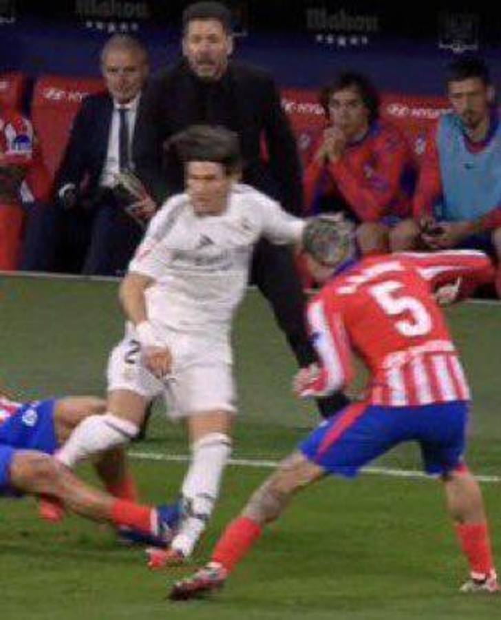 La bronca de Vinicius, revelan los objetos que tiraron a Courtois y la tristeza de Bellingham tras el Atlético - Real Madrid