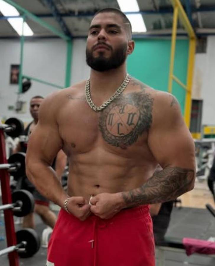 Conmoción en el fisicoculturismo: lo hallaron muerto en el baño de un bar con disparos en su cuerpo