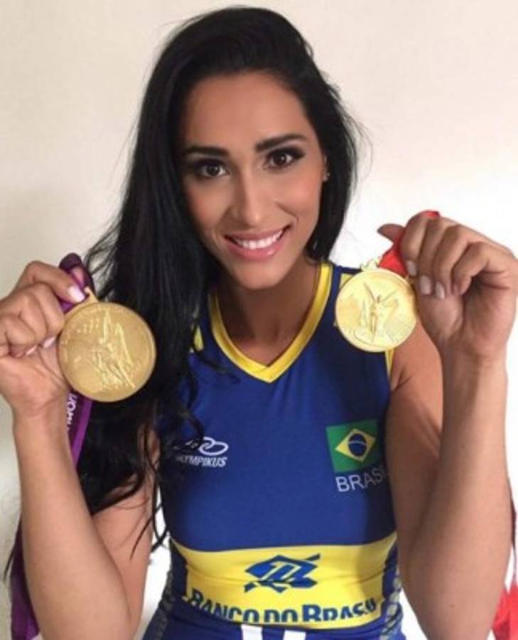 Fotos: Así es la espectacular jugadora que se desplomó en plena entrevista