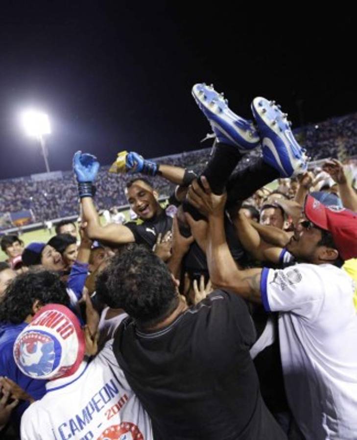 ¡EL REY DE COPAS! Las imágenes históricas del Olimpia, que hoy celebra 105 años