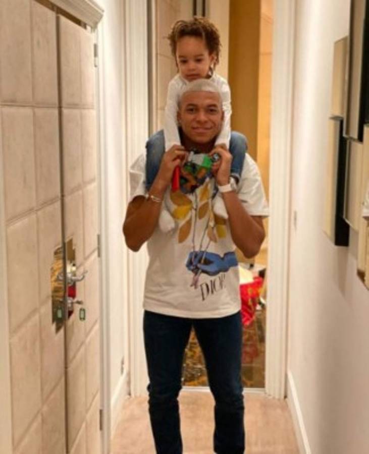 Mbappé, el chico de 21 años que lleva una vida millonaria: Su patrimonio, tiene chofer y su novia