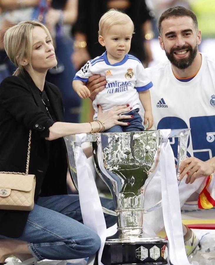 Las novias de los cracks del Real Madrid deslumbran en el Bernabéu: Besos, fotos y la novia de Militao se puso “coqueta”