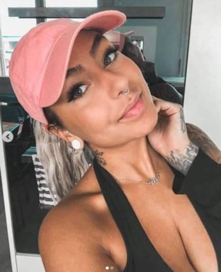 Sexi tatuadora revela su encuentro íntimo con el brasileño Neymar