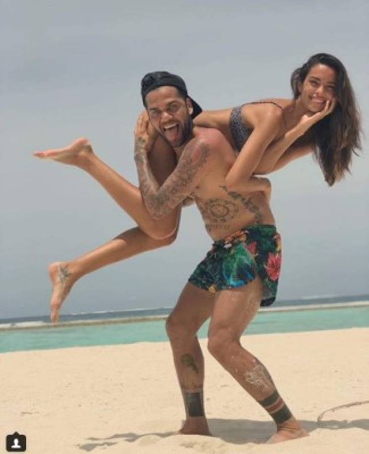 Las fotos 'hot' de la mujer de Dani Alves en sus vacaciones en las Maldivas