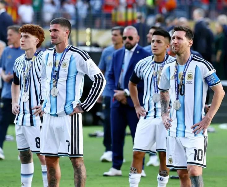 Padre de Mac Allister revela lo que pasó en el vestuario durante la final: Mi hijo me dijo...