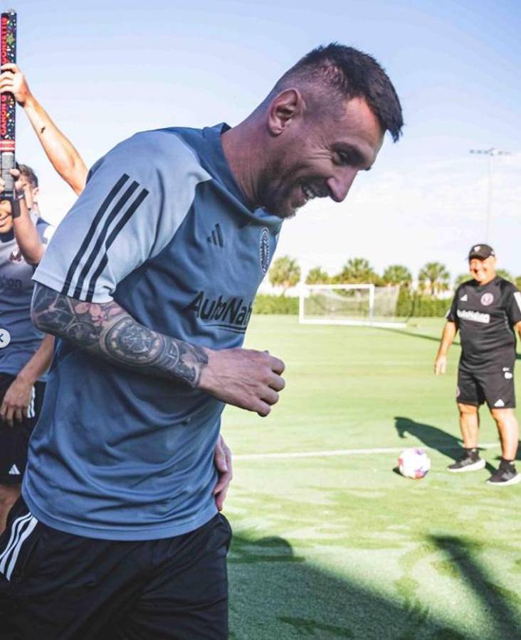 ¿Qué pasó con David Ruiz? Así recibieron a Messi en el Inter de Miami tras ganar el Balón de Oro: pasillo y abrazos