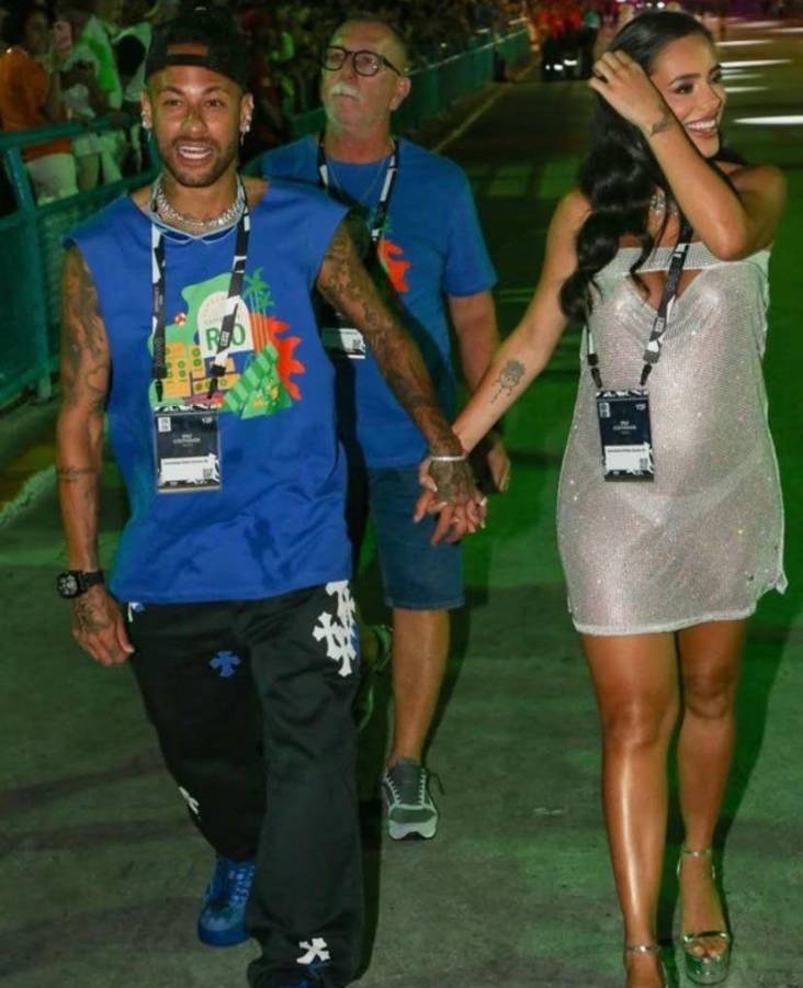 “¡Estoy de vuelta!”: Neymar y su novia brillaron en el carnaval de Río 2025; los jugadores que llevó el brasileño