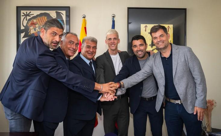 Las imágenes de Dani Olmo y su firma con el Barcelona: ¿Quién es su famosa novia? El juego donde será presentado y su dorsal