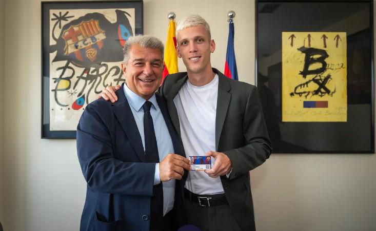 Las imágenes de Dani Olmo y su firma con el Barcelona: ¿Quién es su famosa novia? El juego donde será presentado y su dorsal