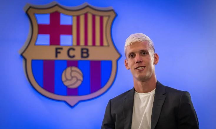 Las imágenes de Dani Olmo y su firma con el Barcelona: ¿Quién es su famosa novia? El juego donde será presentado y su dorsal