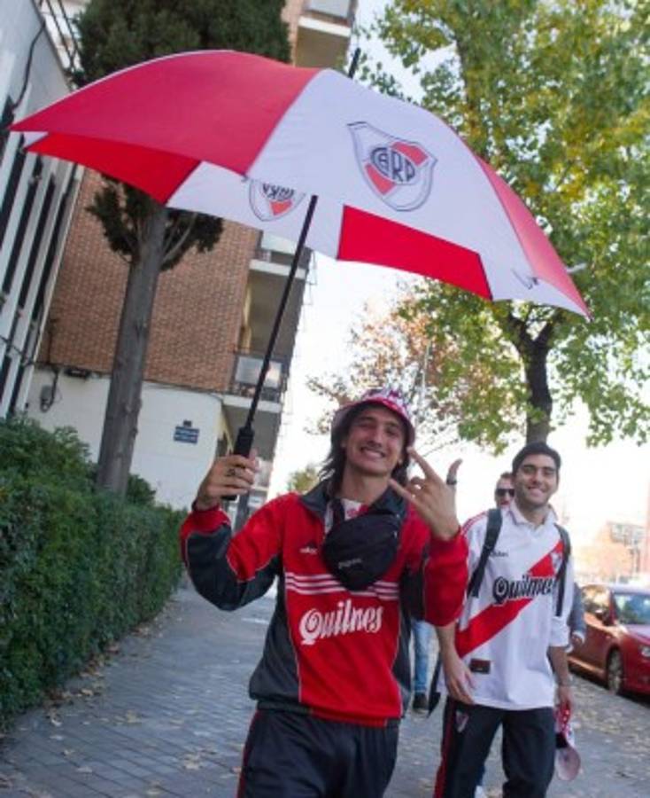 EN FOTOS: El impresionante ambiente en el Bernabéu para la final River-Boca    