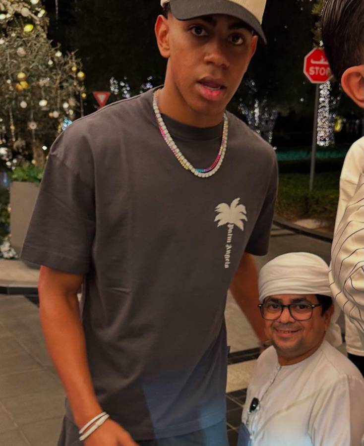 Las exóticas vacaciones de una estrella del Barcelona para despedir el 2024: osos, tigres y hasta serpientes