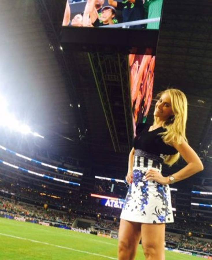 La periodista Inés Sainz entre las mujeres que deslumbra en el México-Argentina