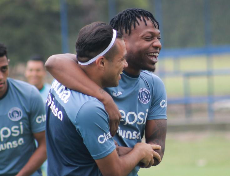 El nuevo “look” del argentino Agustín Auzmendi y Motagua recupera a jugador tras un mes y medio lesionado
