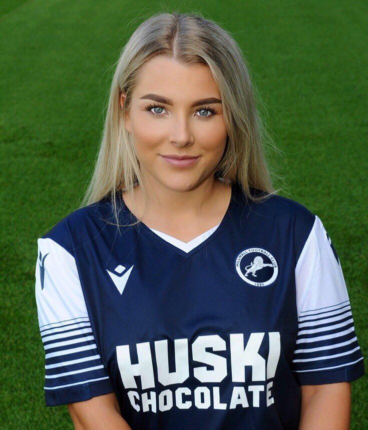 La futbolista que decidió volver a Onlyfans tras ser despedida por su club: tiene ganancias de 590 mil dólares al año