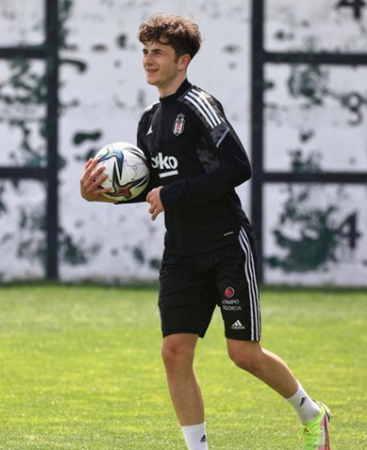 Se abrió una cuenta de Tinder y su club de toda la vida lo despide: ¿Qué tenía en el perfil?