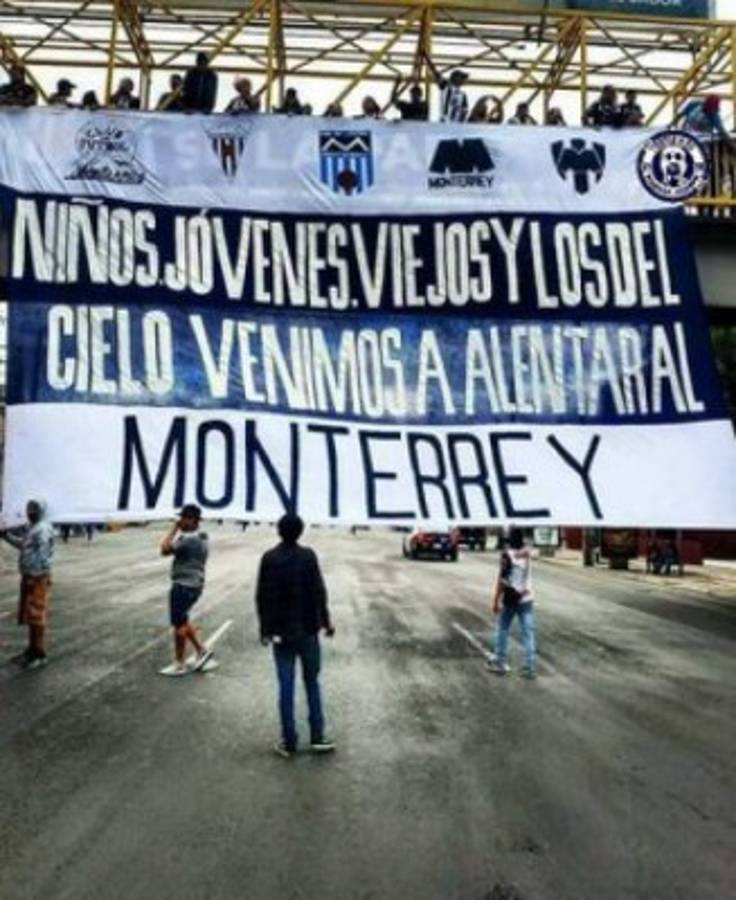 Espectacular recibimiento a Rayados, exDT del Real España homenajeado en el BBVA Bancomer