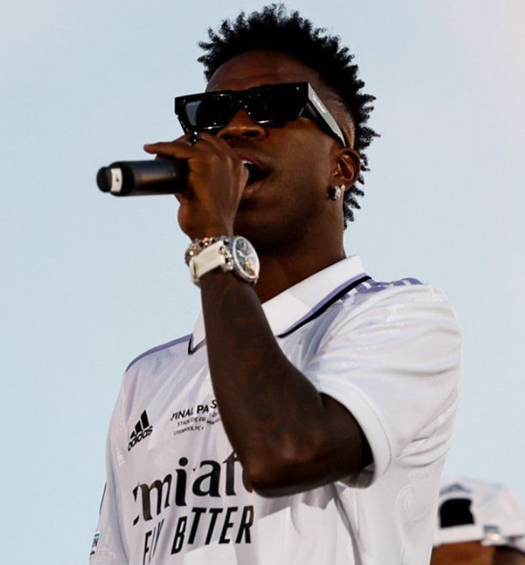 ¿Están juntos? Lo que se sabe sobre Vinicius y Ester Expósito tras el comentario del brasileño; ambos están en Miami