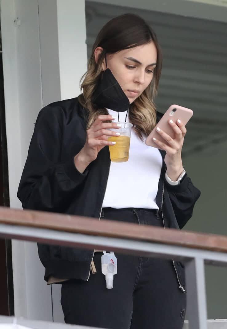 ¿Quién era la chica de negro en el Nacional? Belleza, colorido y lo que comía la Tota Medina en pleno juego Platense-Motagua