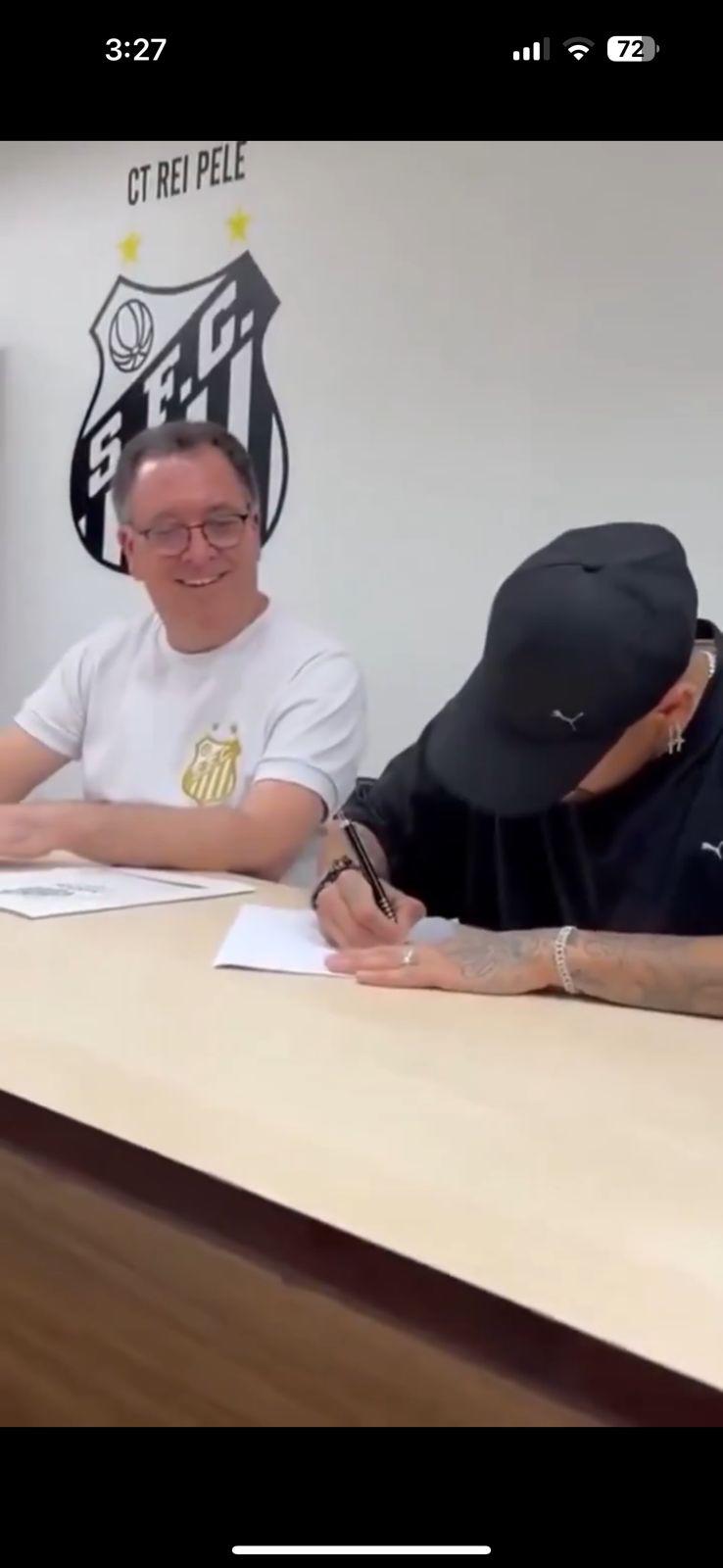 Neymar revoluciona Brasil: llegó en helicóptero, su problema en la firma y ¿por qué tiene el dorsal 11 y 10 en la camiseta de Santos?