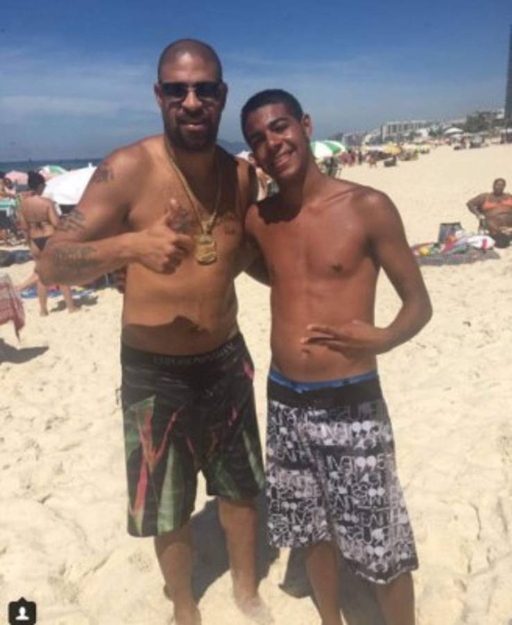¡Triste realidad! Así es la nueva vida de Adriano, la exestrella del fútbol brasileño