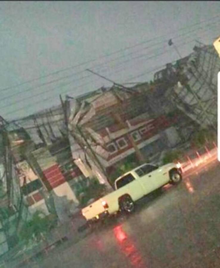 EN FOTOS: Tormenta deja destruido techo del estadio Juan Ramón Brevé