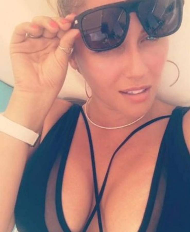 ¡Belleza! La espectacular novia de futbolista del Cardiff, equipo que ascendió a la Premier League