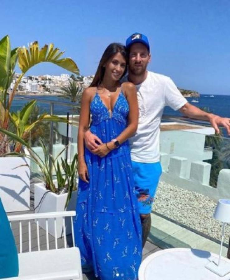 Antonela Rocuzzo presume de su cuerpazo en las vacaciones de lujo junto a Messi en Ibiza