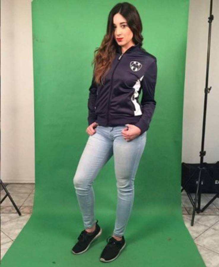 Presentadora mexicana vacaciona en las playas de Roatán, Honduras