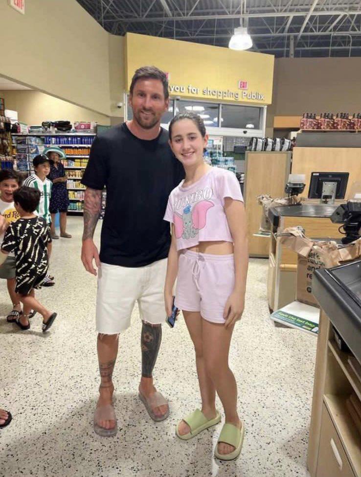 Messi haciendo compras en un supermercado de Miami: así fue captado con Antonela como cualquier simple mortal