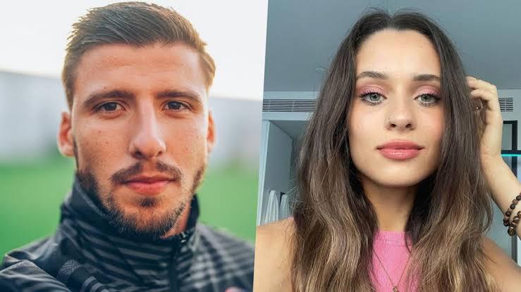 Se separó de su novia tras 18 meses y un desliz revela su nuevo romance con modelo