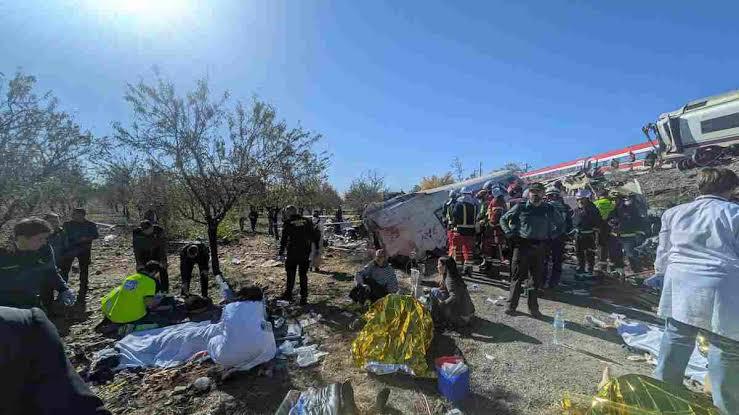 Suspenden la jornada de Copa del Rey por terrible accidente en España: más de 60 muertos