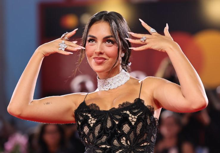 Georgina construyó un imperio bajo su propio nombre: revelaron su increíble fortuna