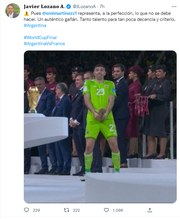 “Tu vulgaridad atenta contra la afición, la FIFA debería quitarte el premio”: explotan críticas contra Dibu Martínez por obscenso gesto