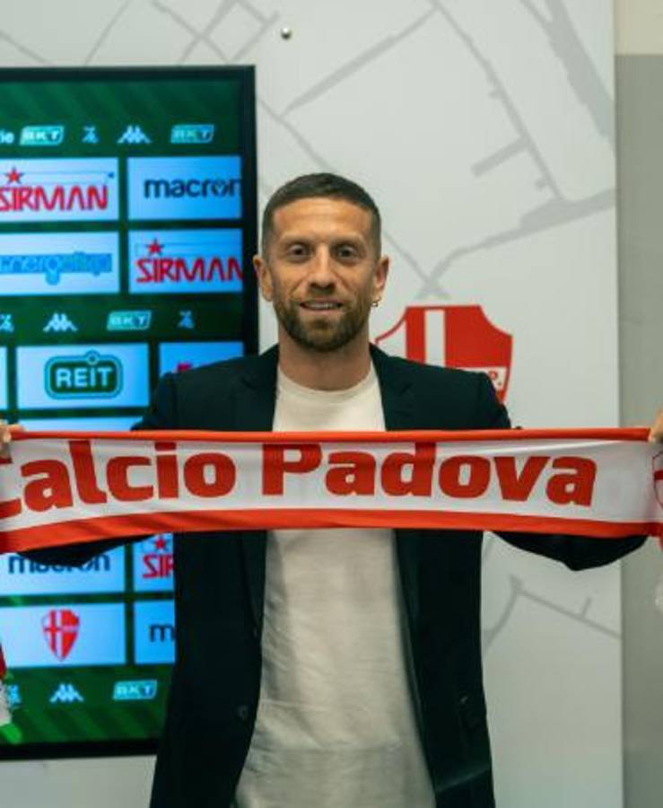 Se acabó la pesadilla: 'Papu' Gómez vuelve a las canchas tras dos años y firma con el club menos pensado