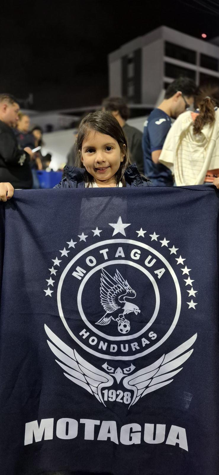 Figura del Motagua jugó enfermo, pero salió celebrando con una cerveza y el que recibió flores: lo que no viste del festejo del Ciclón