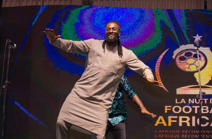 Estuvo en Real Madrid, planeó su muerte y la pandemia lo retiró: la nueva y sorprendente vida de Emmanuel Adebayor