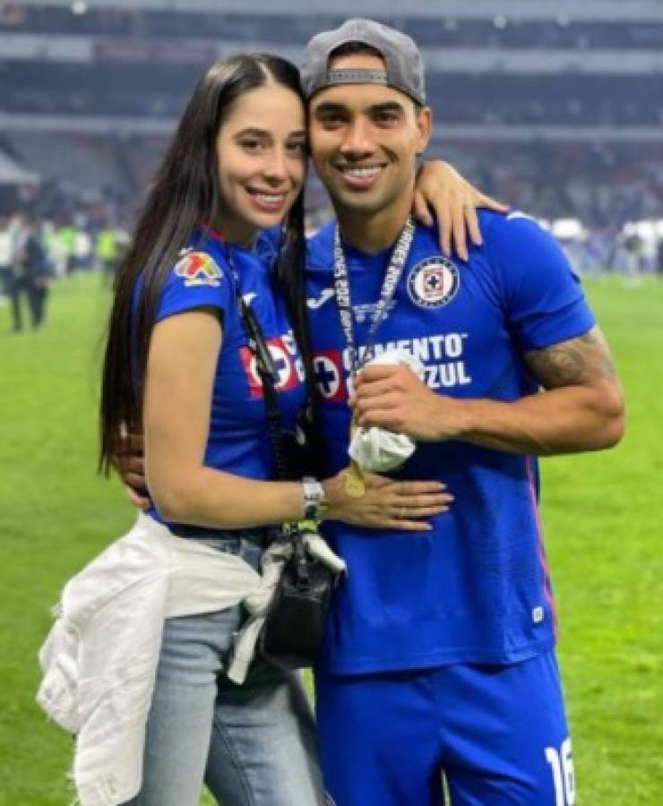 Beso a la Copa y para ellas: las chicas que enamoraron en la celebración de Cruz Azul y un invitado inesperado