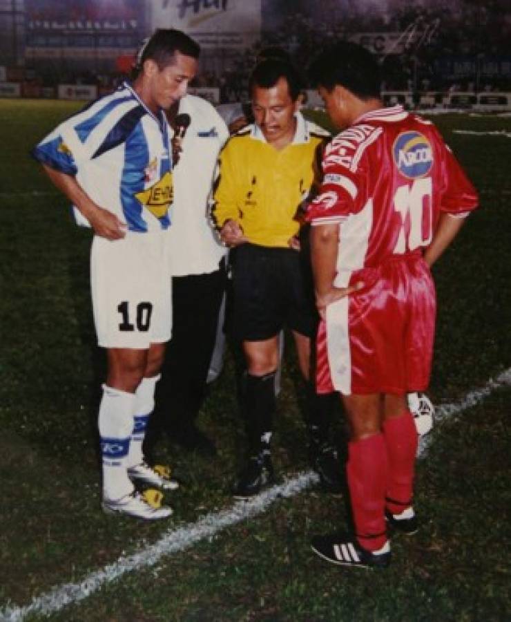 De famosos futbolistas a dirigir los dos grandes clásicos en Honduras: El pasado de los cuerpos técnicos