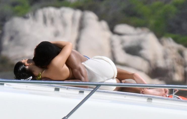 ¡Bien enamorados! Así fueron captados Bellingham con su espectacular novia mientras se recupera de su lesión