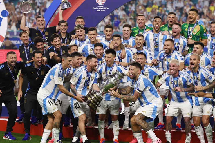 Argentina deja en el camino a Brasil: así quedó el ranking de las selecciones con más títulos en el mundo
