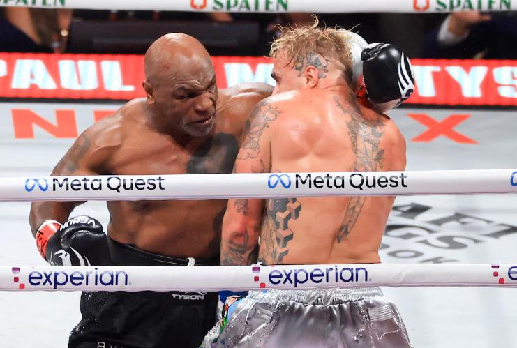 Así fue el triste regreso de Mike Tyson al boxeo: molido a golpes por Jake Paul y el gesto de su rival antes de terminar la pelea