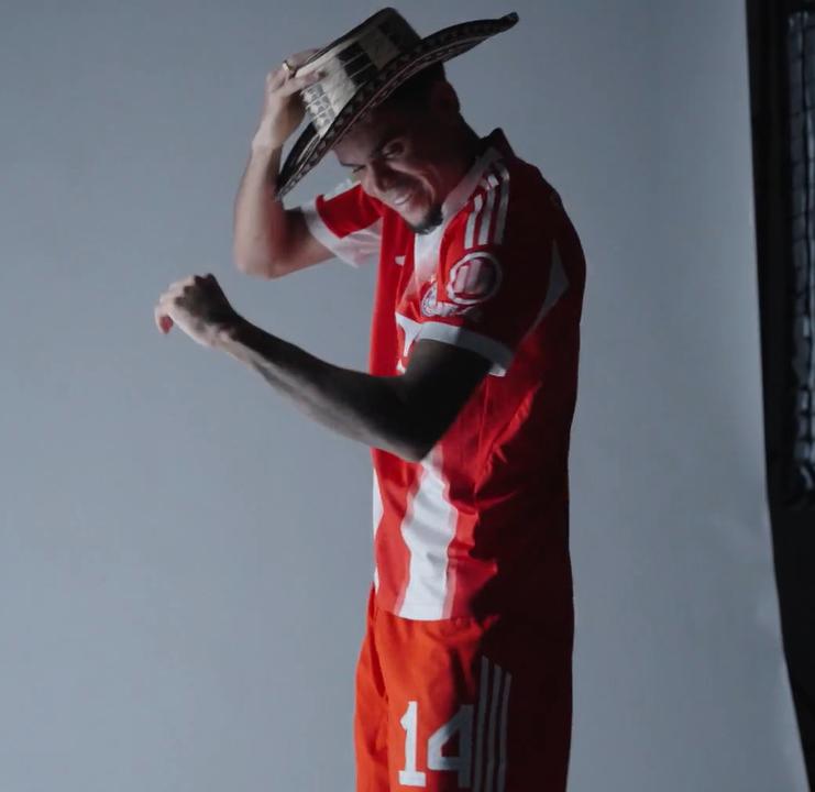 Luis Díaz conoció a las estrellas del Bayern Múnich: lujitos ante Harry Kane, tremendo regalo y bailando cumbia