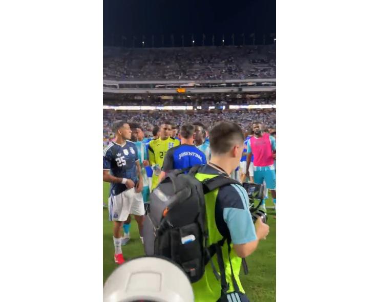 ¿Messi cambió camisa? La modelo y abrazo de hermanos en el Honduras vs Argentina