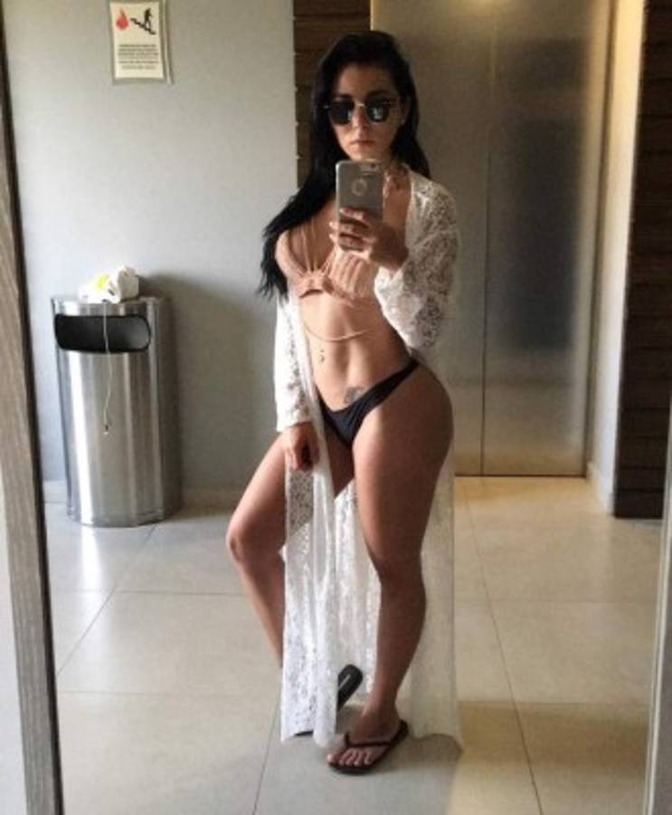 Jacqueline Segura, la hermosa 'moradita' que engalana el Ricardo Saprissa