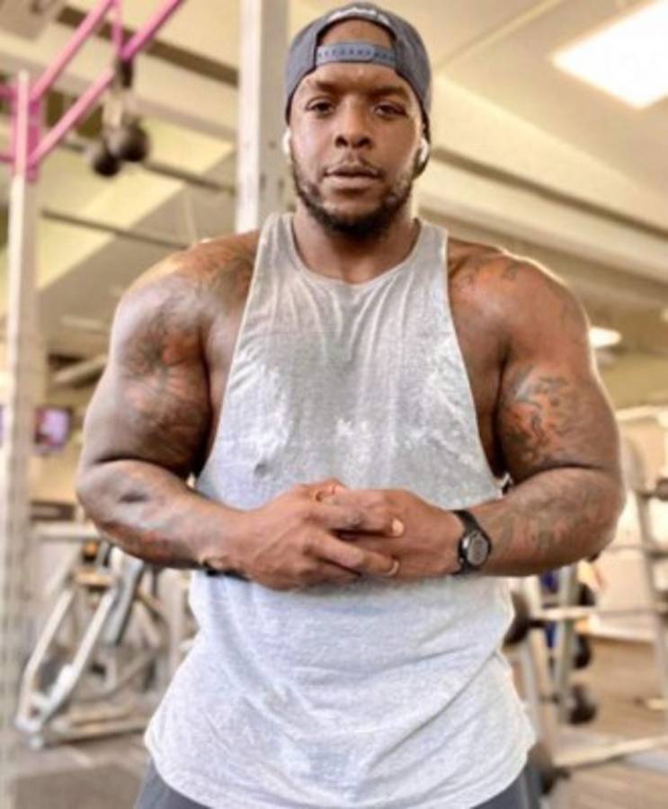 Akinfenwa, el futbolista más fuerte del mundo, quiere pelear en la WWE: ''Solo puede haber una bestia''