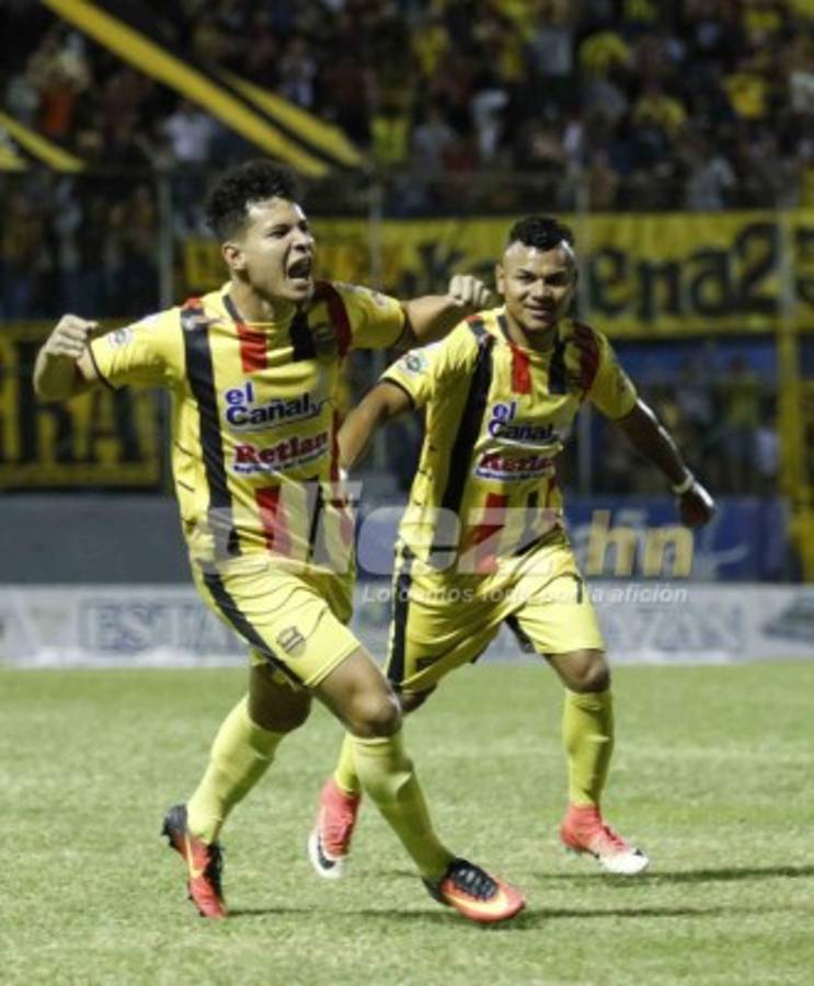 EN FOTOS: La chilena de Mario, la inexplicable expulsión de Pineda y el golazo de Jhow