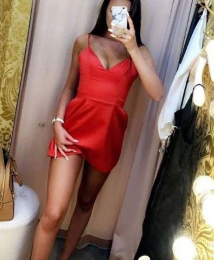 ¡De infarto! Courtois y su espectacular novia de apenas 18 años