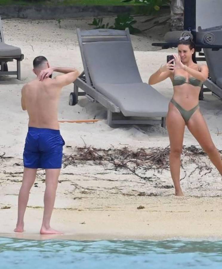 Otra polémica de Benzema: la impensada mujer con que se fue de vacaciones después de ser padre con Jordan Ozuna