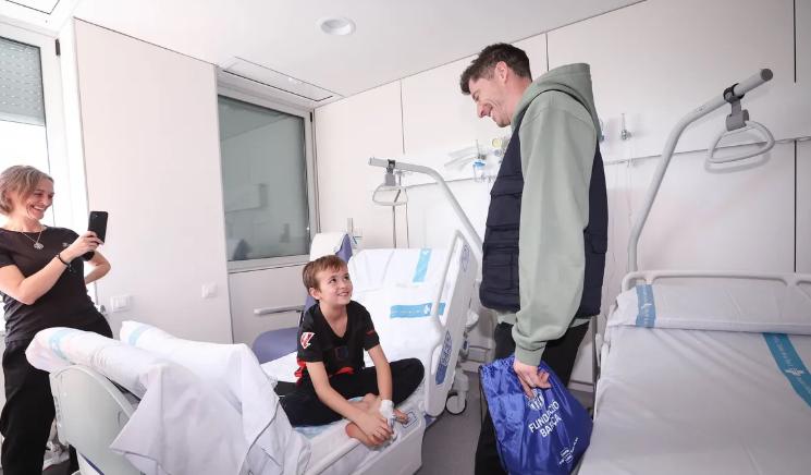 Terminaron de entrenar y se fueron a un hospital: el hermoso gesto del Barcelona para cerrar el 2024